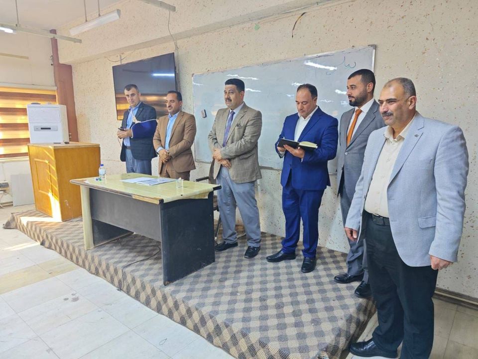 السيد مساعد رئيس الجامعة للشؤون العلمية يتفقد الدراسة المسائية .