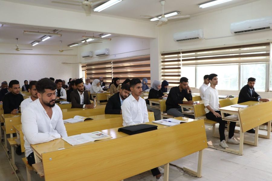 جانب من محاضرات طلبة المرحلة الأولى