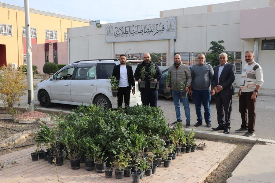 اساتذة وطلبة الكلية يشاركون في عمل تطوعي 