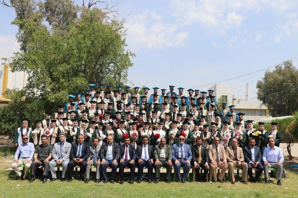 صورة تخرج تذكارية لقسم اللغة العربية 
