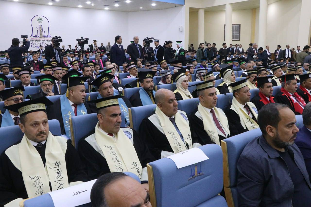 مشاركة كلية التربية للعلوم الإنسانية في الاحتفال السنوي لجامعة الأنبار،وحفل تخرج الدورة الرابعة والثلاثين 