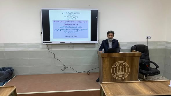 قسم اللغة العربية يعقد اجتماعاً لطلبة الدراسات العليا 