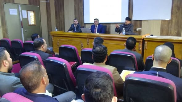 قسم التاريخ يقيم محاضرة تثقيفية لطلبة الدراسات العليا في المرحلة البحثية .