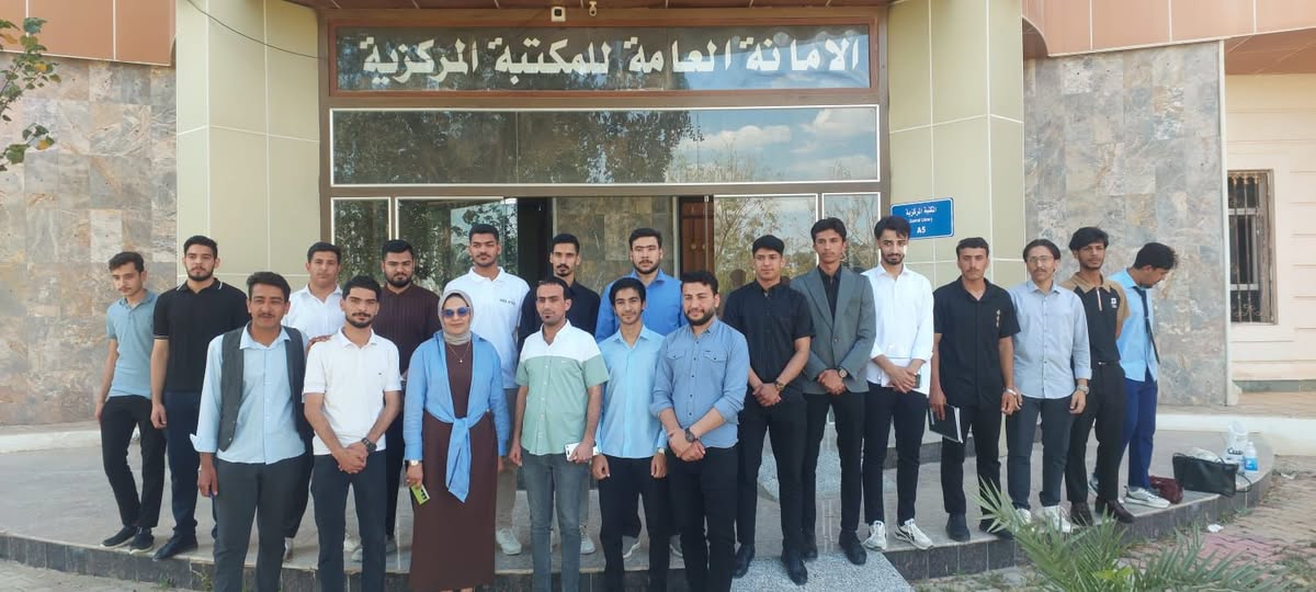 قسم اللغة الإنجليزية ينظم زيارة علمية لطلبة الدراسات المسائية إلى المكتبة المركزية